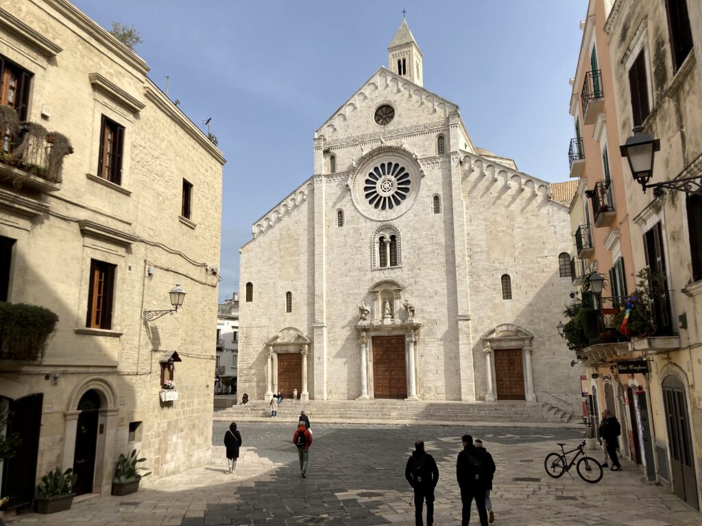 Catedral-basilica-de-San-Sabino-scaled.jpg